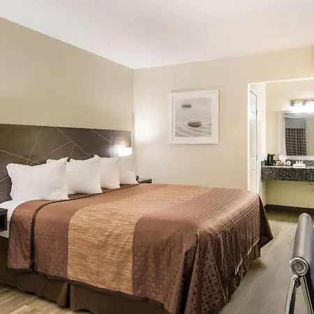 Quality Inn & Suites Dallas-Cityplace-3