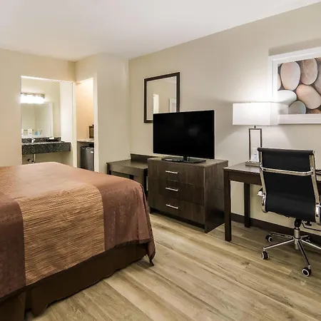 Quality Inn & Suites Dallas-Cityplace-2